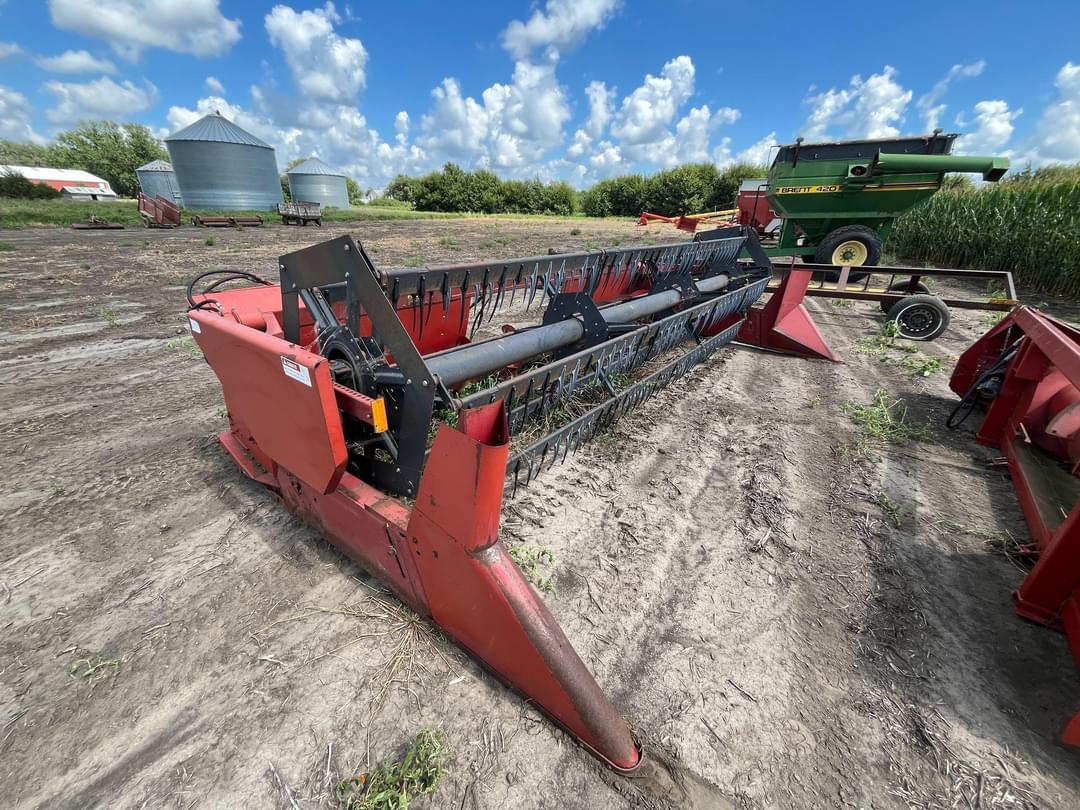Image of International Harvester 820 Image 0