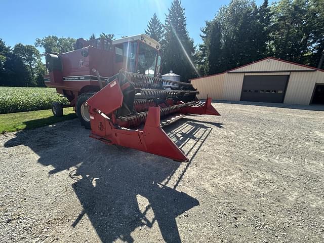 Image of International Harvester 820 equipment image 1