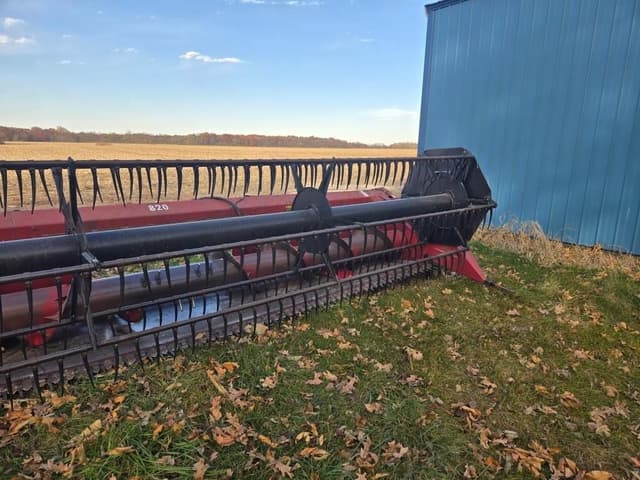 Image of International Harvester 820 equipment image 1