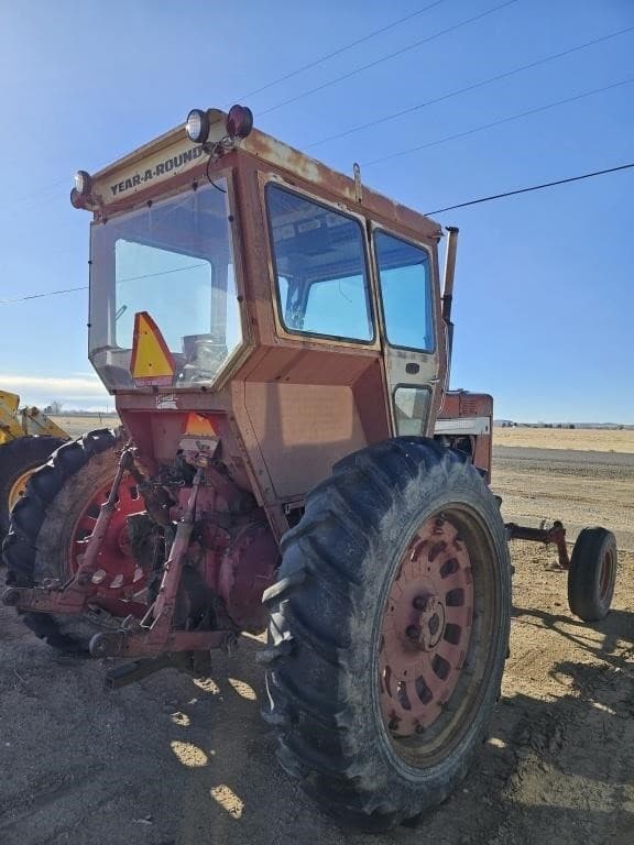 Image of International Harvester 826 equipment image 3