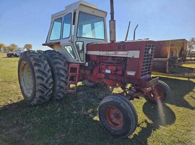 Image of International Harvester 826 equipment image 2
