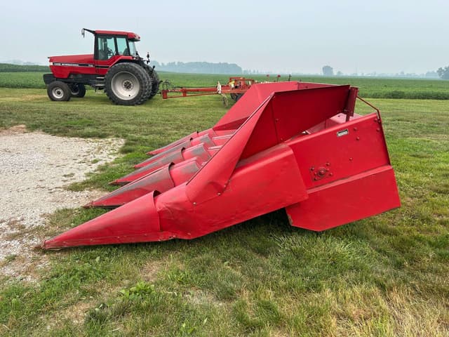 Image of International Harvester 843 equipment image 1