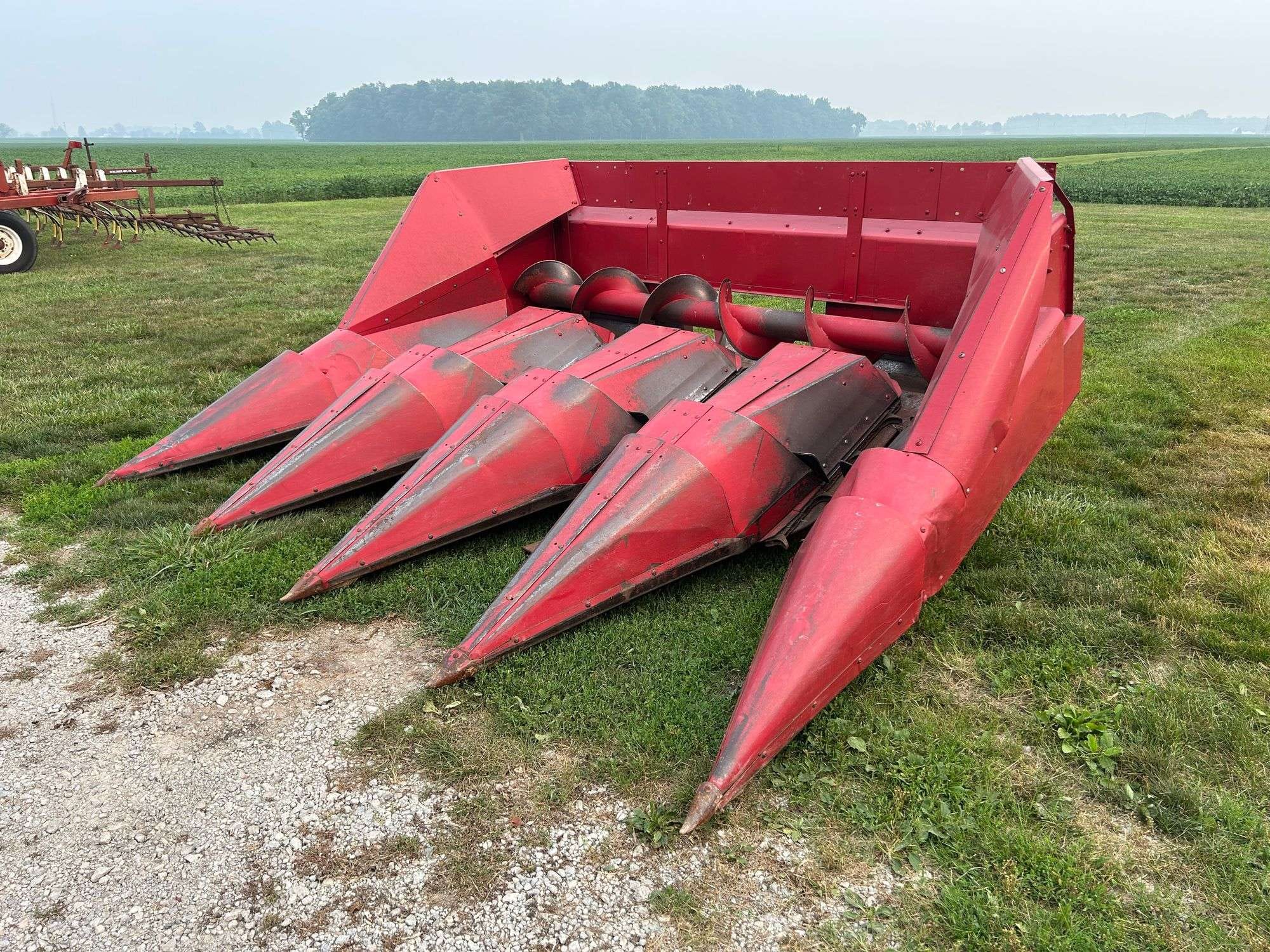 International Harvester 843 Equipment Image0
