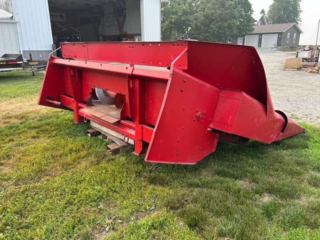 Image of International Harvester 843 equipment image 4