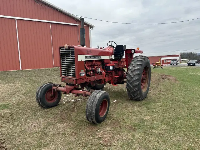 Image of International Harvester 856 equipment image 1