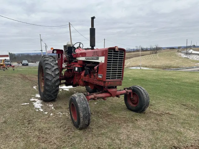 Image of International Harvester 856 equipment image 3