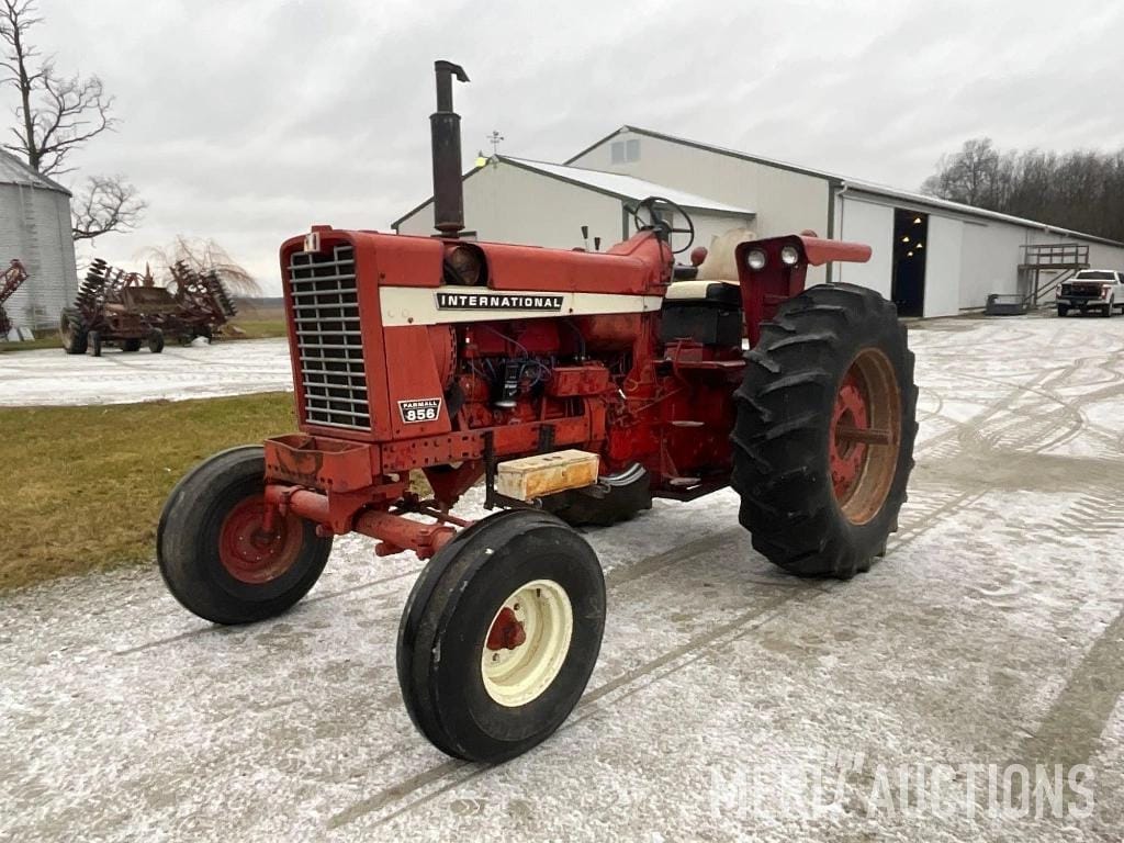 Main image International Harvester 856