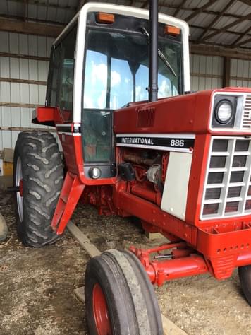 Main image International Harvester 886