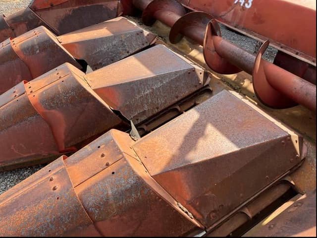 Image of International Harvester 943 equipment image 3