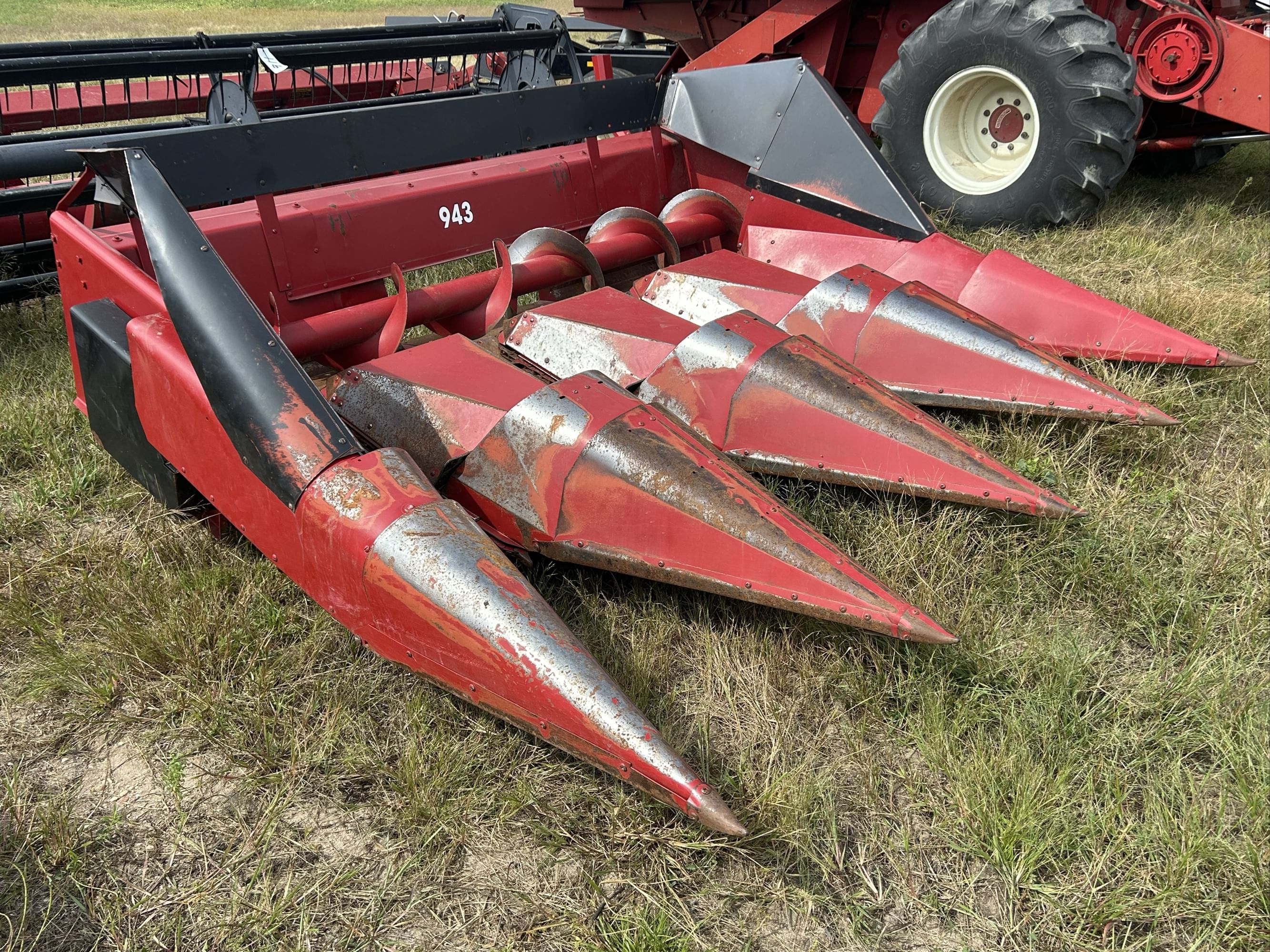 International Harvester 944 Equipment Image0