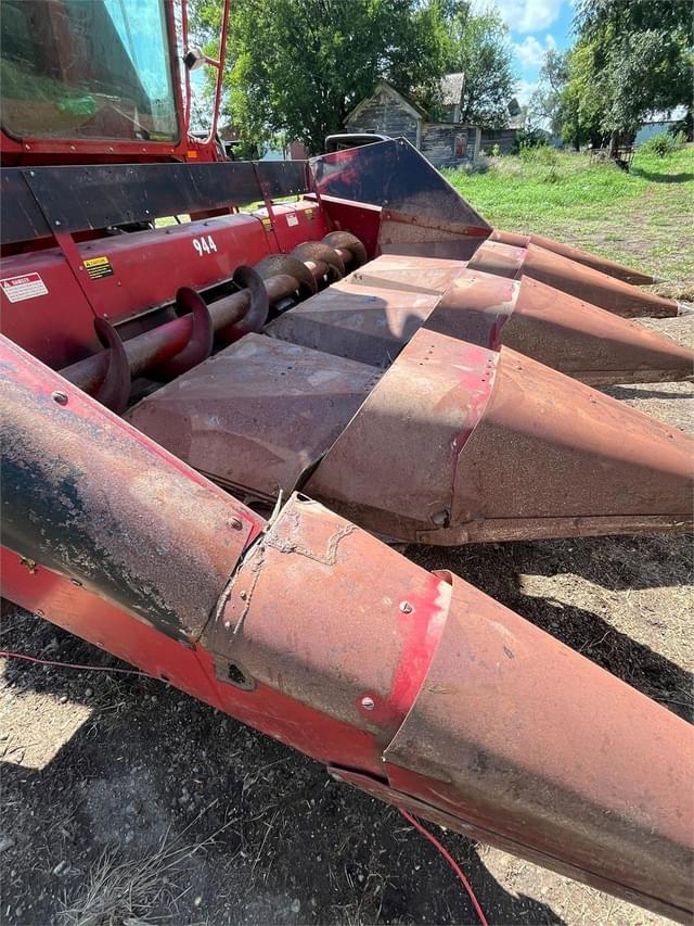 Image of International Harvester 944 equipment image 1