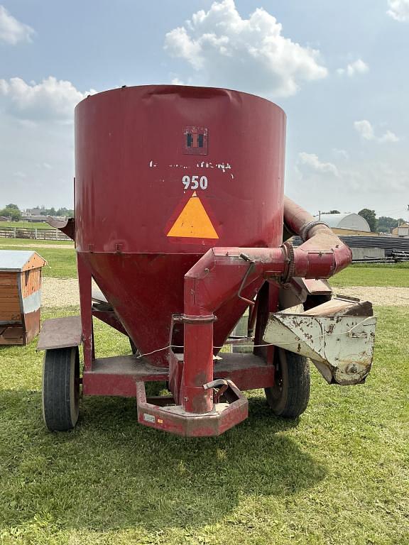 Image of International Harvester 950 equipment image 3