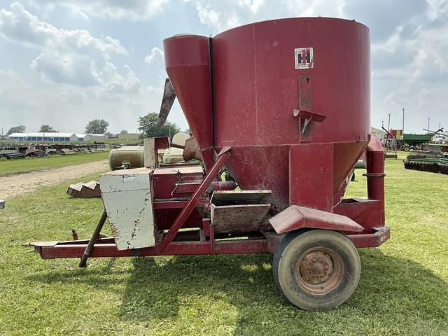 Image of International Harvester 950 equipment image 2
