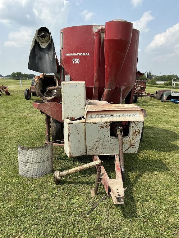 Image of International Harvester 950 equipment image 1