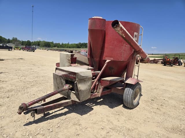 Image of International Harvester 950 equipment image 2