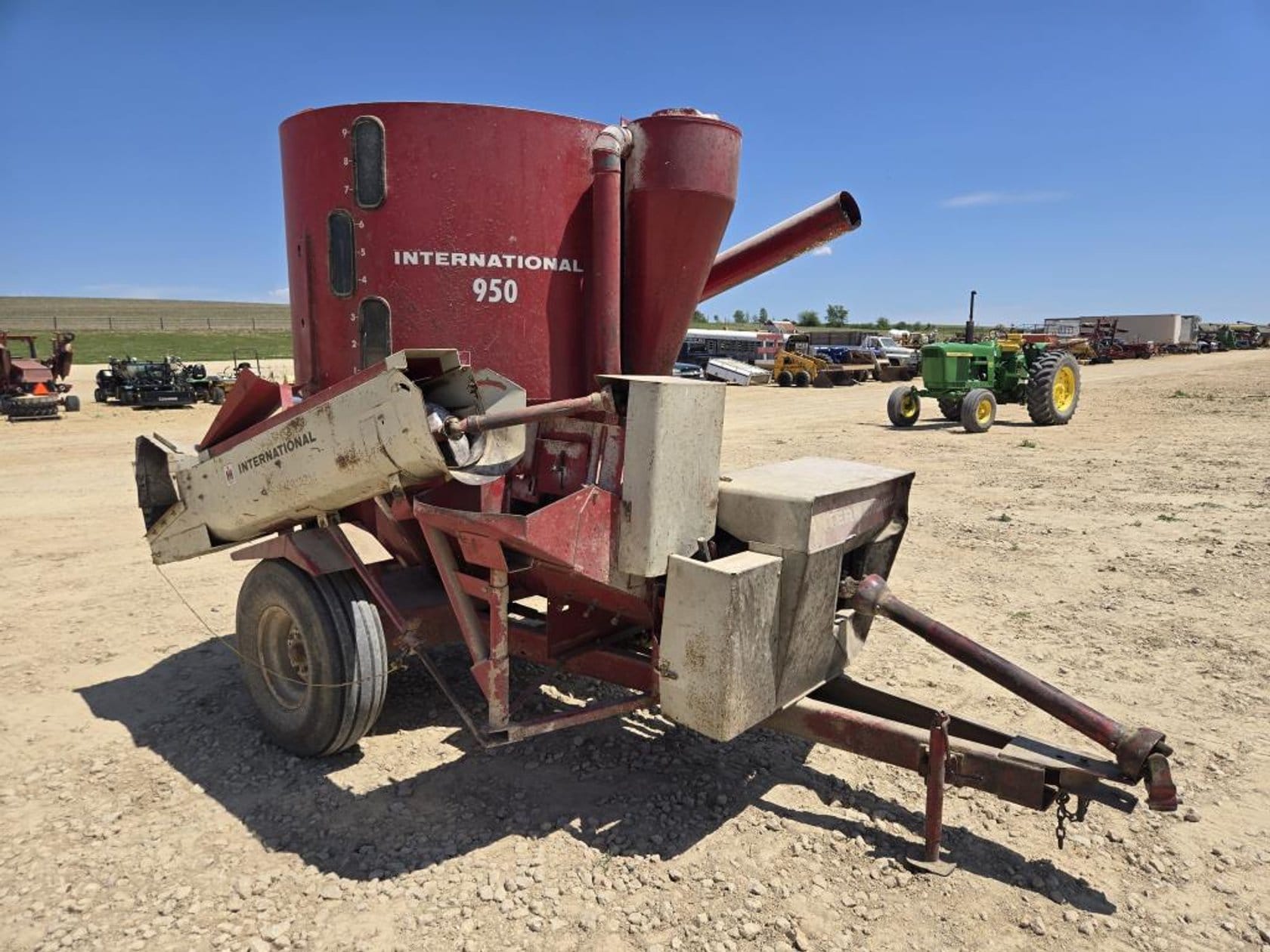 International Harvester 950 Equipment Image0