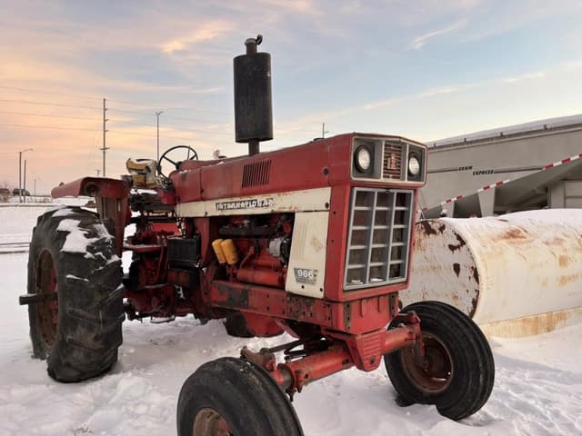 Image of International Harvester 966 equipment image 1