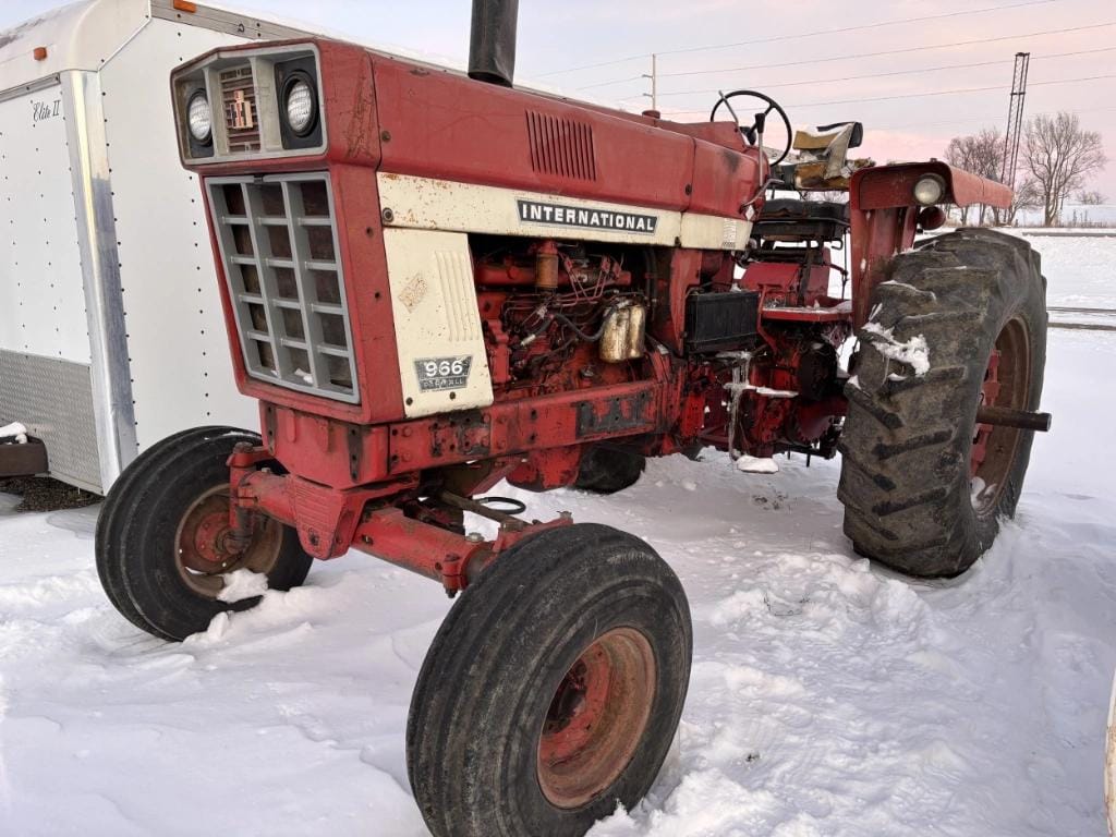 International Harvester 966 Equipment Image0
