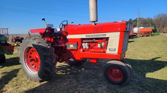 Image of International Harvester 966 equipment image 3