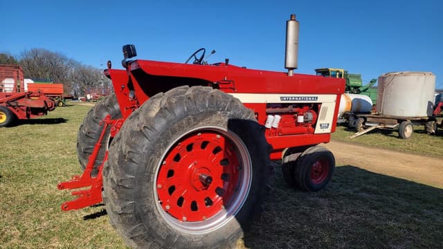 Image of International Harvester 966 equipment image 4