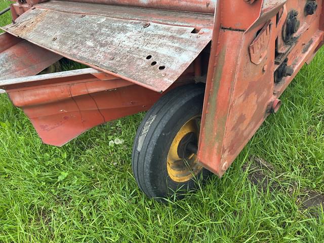 Image of International Harvester 990 equipment image 4
