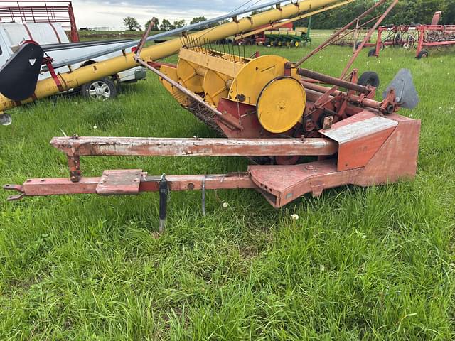 Image of International Harvester 990 equipment image 1