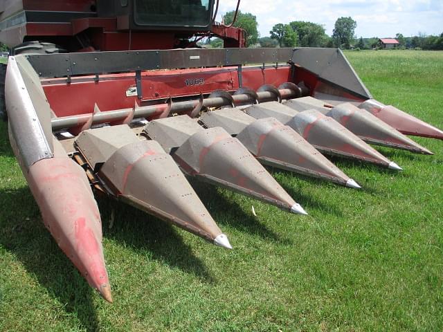 Image of International Harvester 1063 equipment image 2