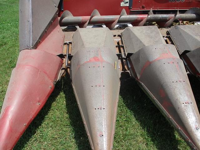 Image of International Harvester 1063 equipment image 3