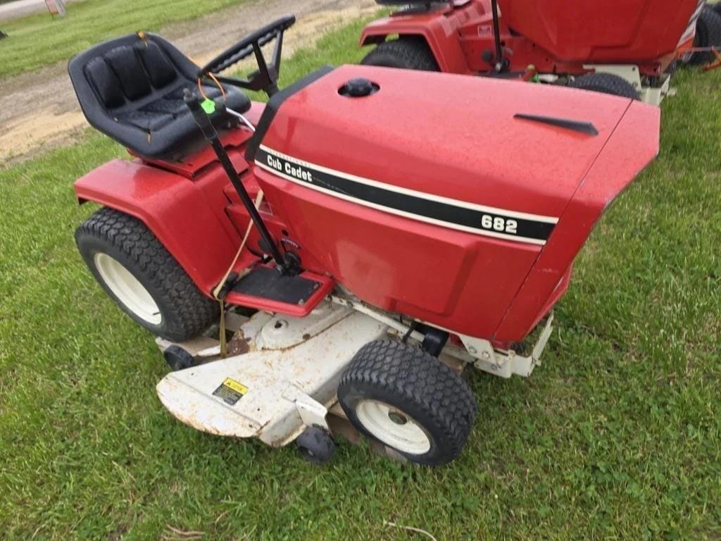 Cub Cadet 682 Equipment Image0