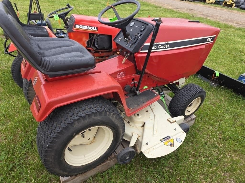 Image of Cub Cadet 682 Image 1