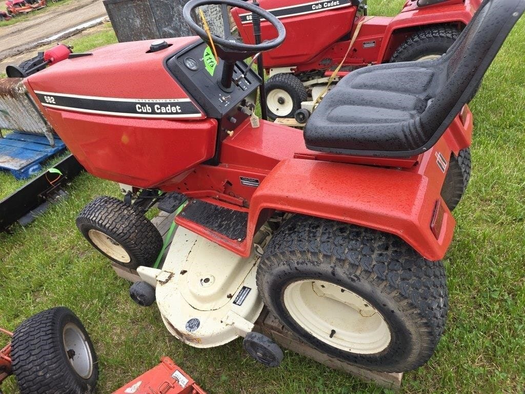Cub Cadet 682 Equipment Image0