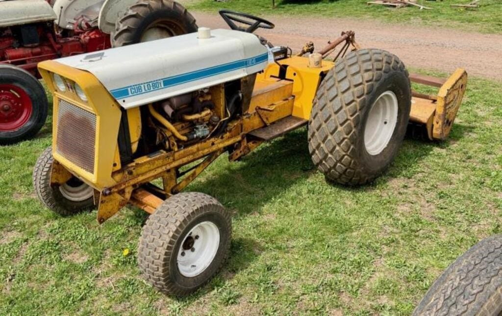 International Harvester Cub 154 Lo-Boy Equipment Image0