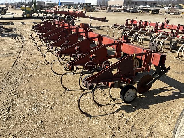 Image of International Harvester 183 equipment image 2