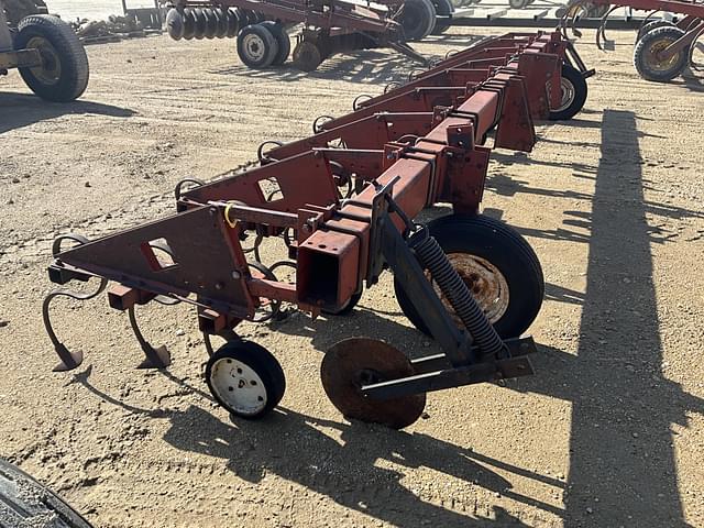 Image of International Harvester 183 equipment image 1