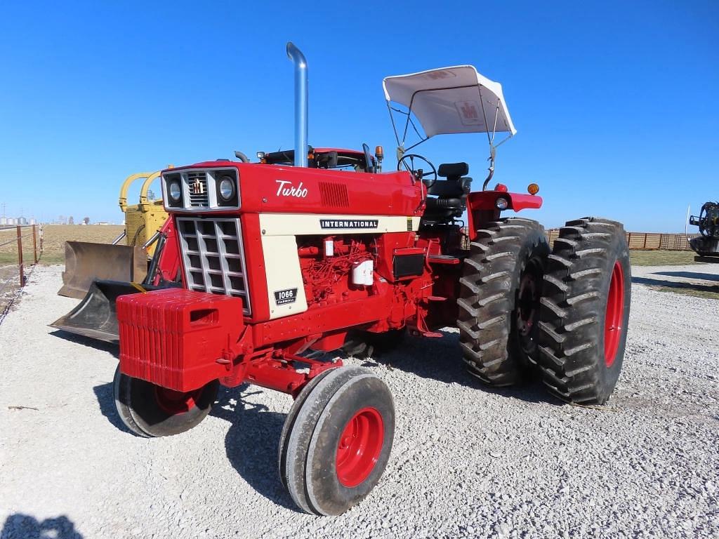 Image of International Harvester 1066 Primary image