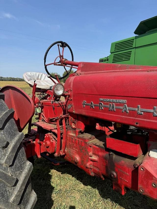 Image of International Harvester 300 equipment image 3