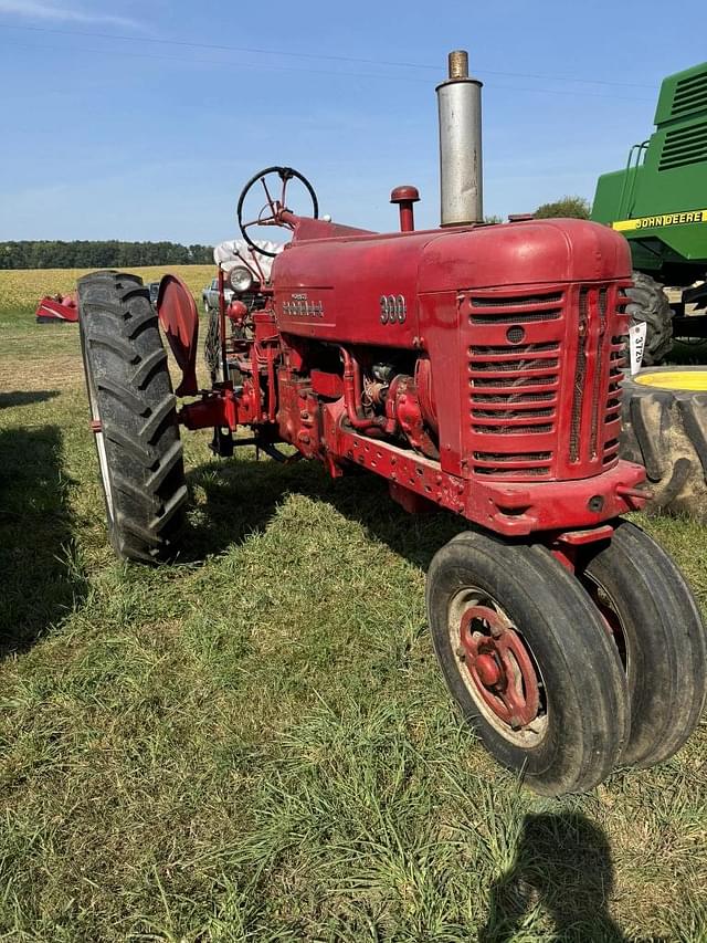 Image of International Harvester 300 equipment image 2