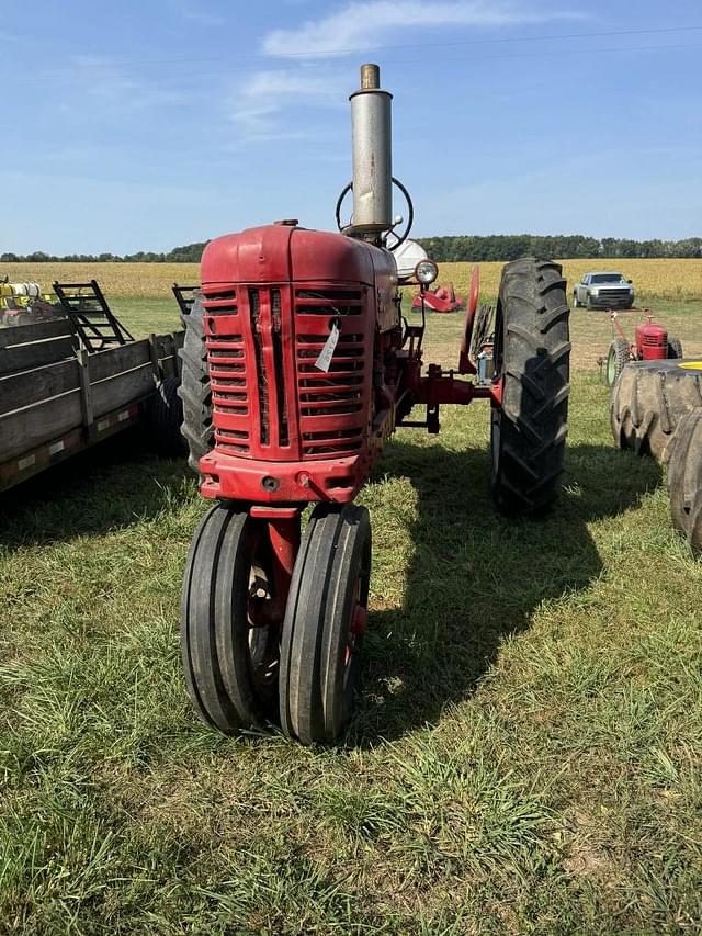 Image of International Harvester 300 equipment image 1