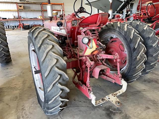 Image of Farmall 350 equipment image 4