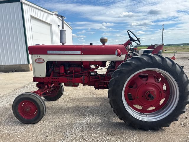 Image of Farmall 460 equipment image 1