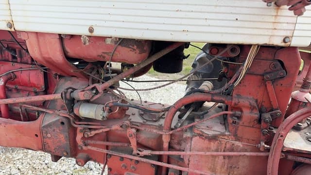 Image of Farmall 460 equipment image 3