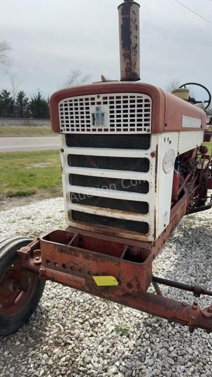 Image of Farmall 460 equipment image 4