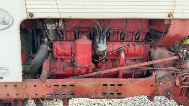 Image of Farmall 460 equipment image 2