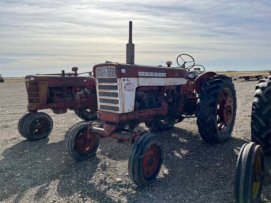 Image of Farmall 460 Primary image