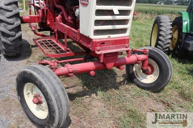 Image of Farmall 560  equipment image 4