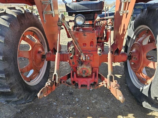 Image of Farmall 656 equipment image 3