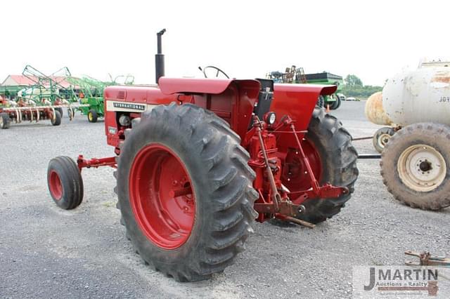 Image of International Harvester 656 equipment image 3