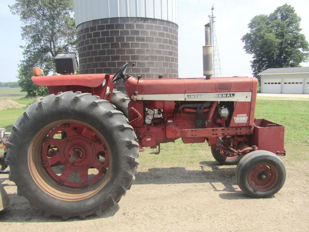Main image International Harvester 656