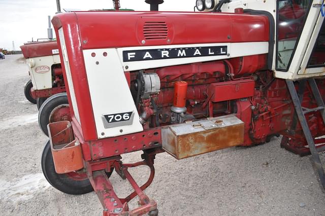 Image of Farmall 706 equipment image 3