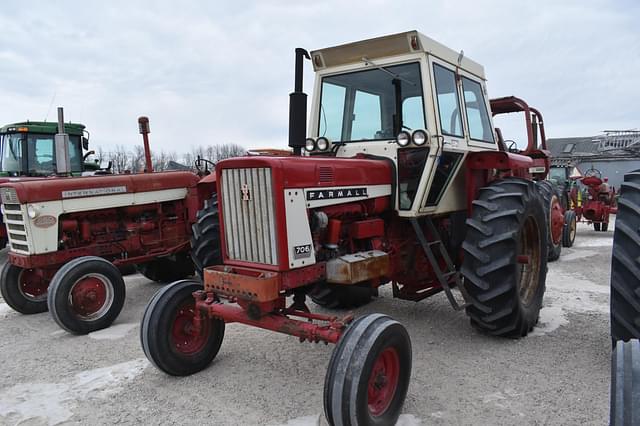 Image of Farmall 706 equipment image 2